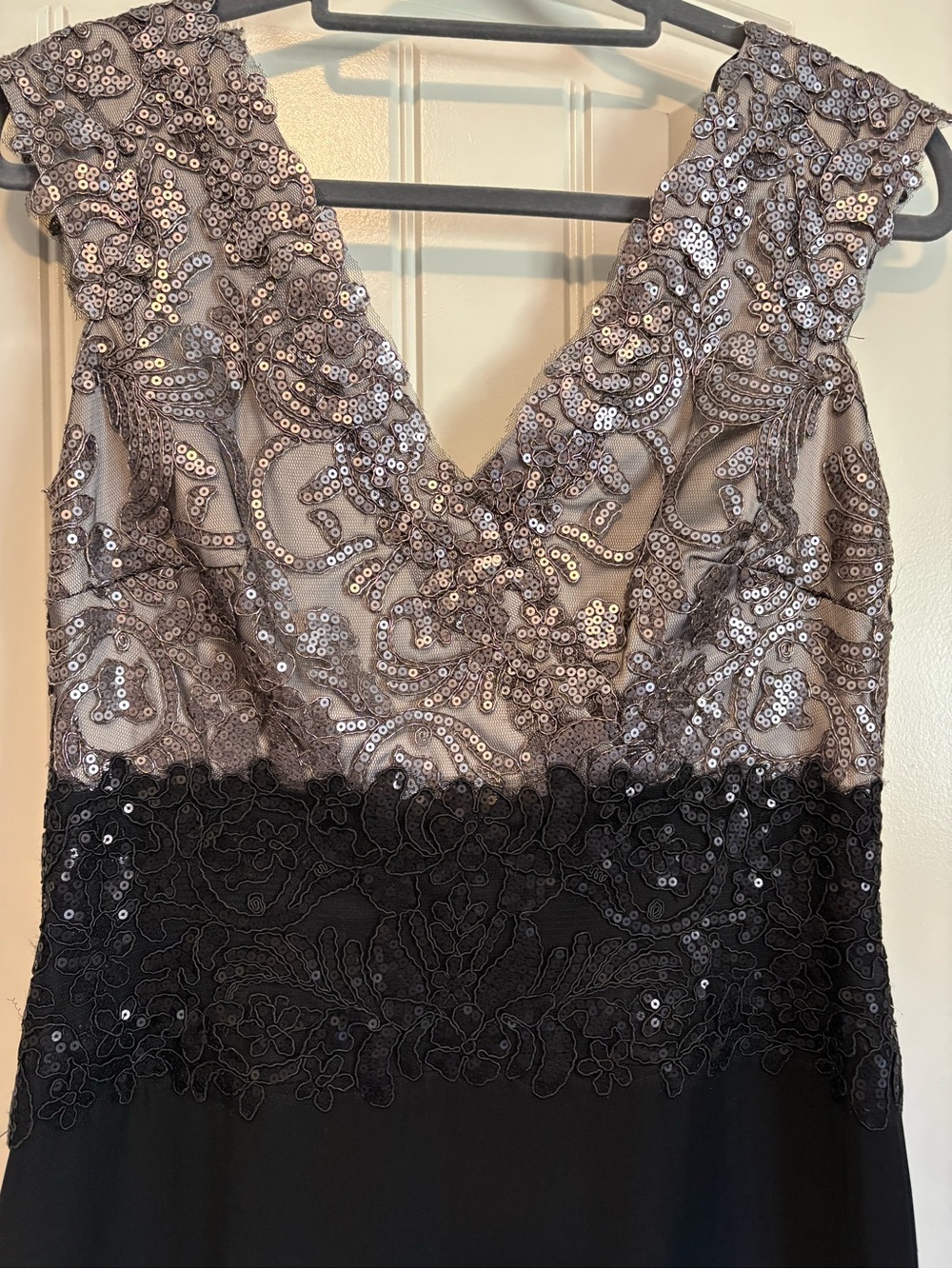TADASHI SHOJI Pearl Grey Black Two-Tone Sequin Lace Bodice Maxi Gown Dress sz 8 - Picture 5 of 13